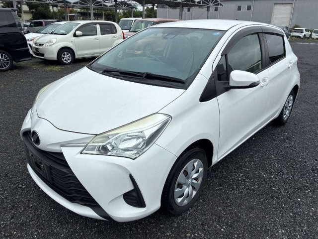 TOYOTA VITZ — фото