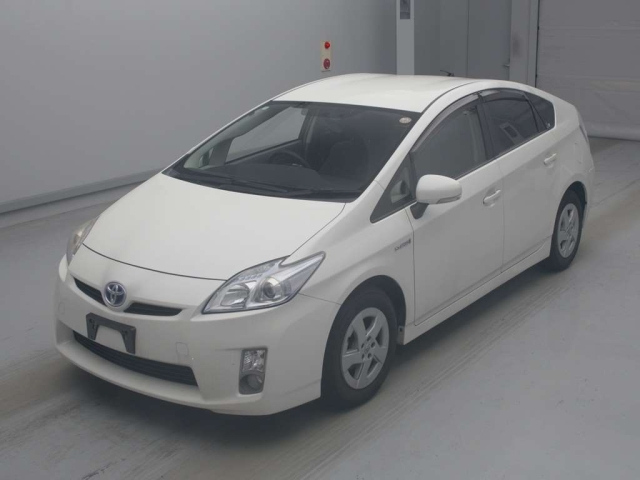 TOYOTA PRIUS — фото