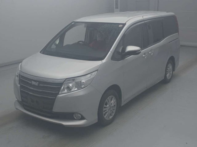 TOYOTA NOAH — фото