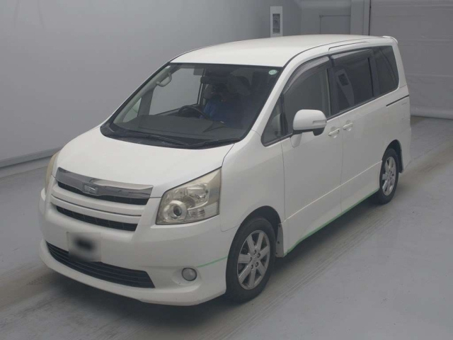 TOYOTA NOAH — фото