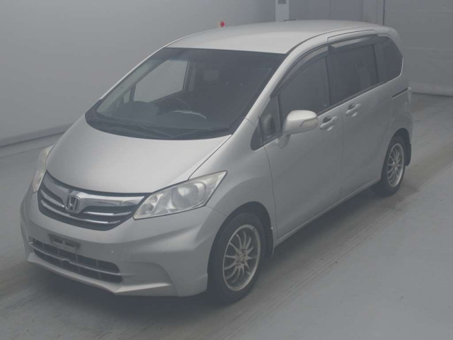 HONDA FREED — фото