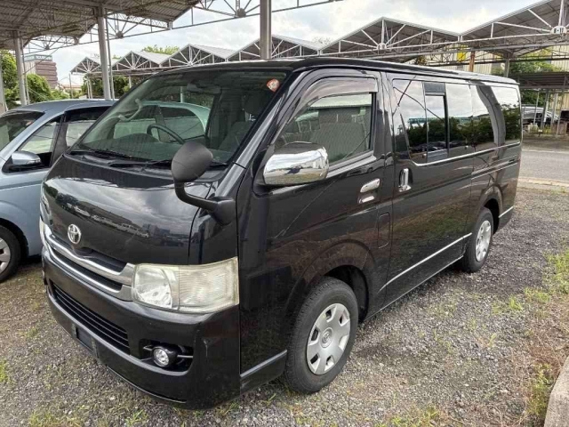 TOYOTA HIACE — фото