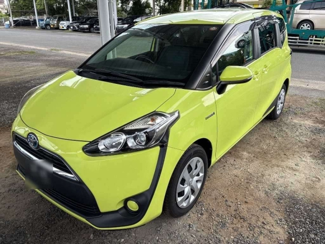 TOYOTA SIENTA — фото
