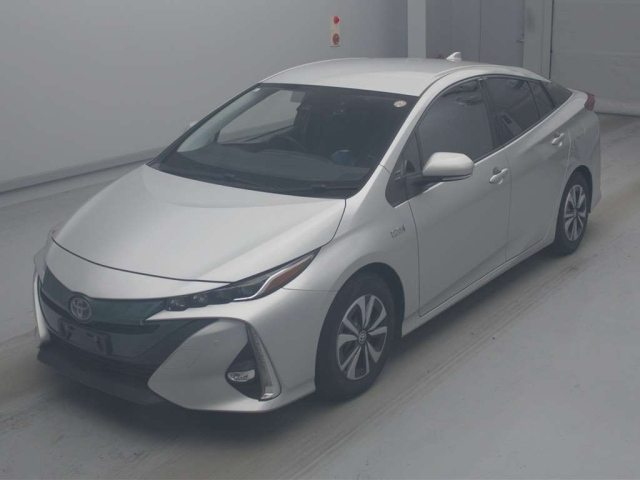 TOYOTA PRIUS — фото