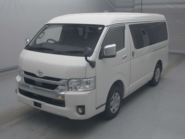 TOYOTA HIACE — фото