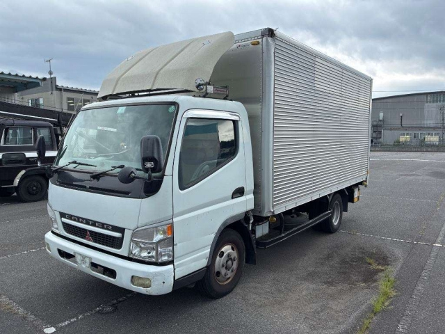 MITSUBISHI CANTER — фото