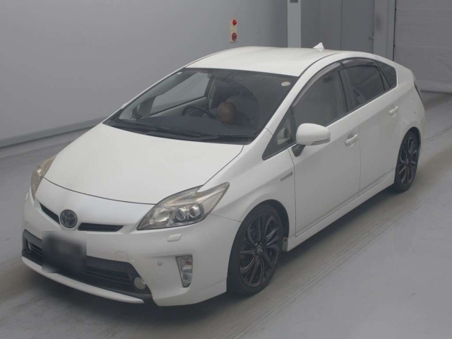 TOYOTA PRIUS — фото