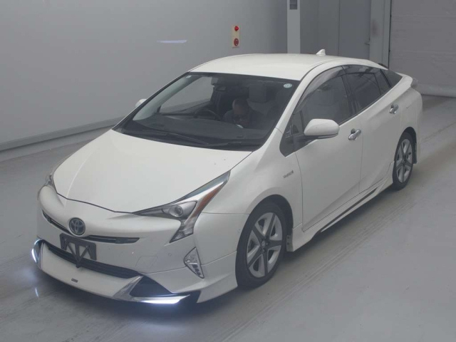 TOYOTA PRIUS — фото