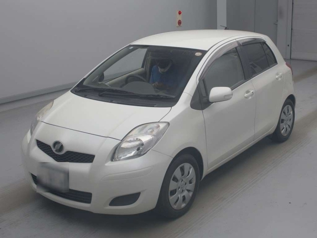 TOYOTA VITZ — фото