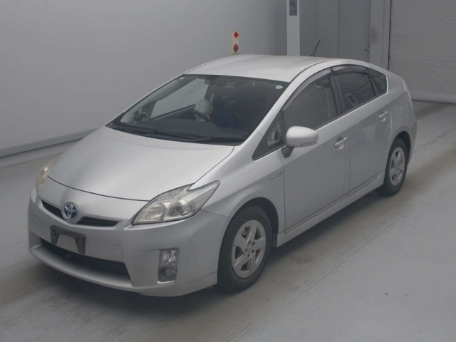 TOYOTA PRIUS — фото
