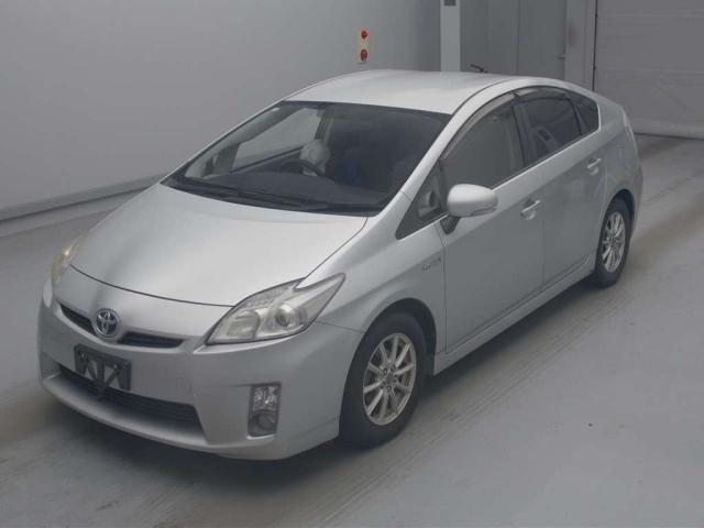 TOYOTA PRIUS — фото