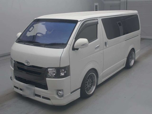 TOYOTA HIACE VAN