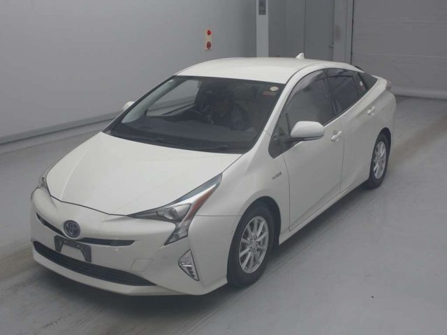 TOYOTA PRIUS — фото
