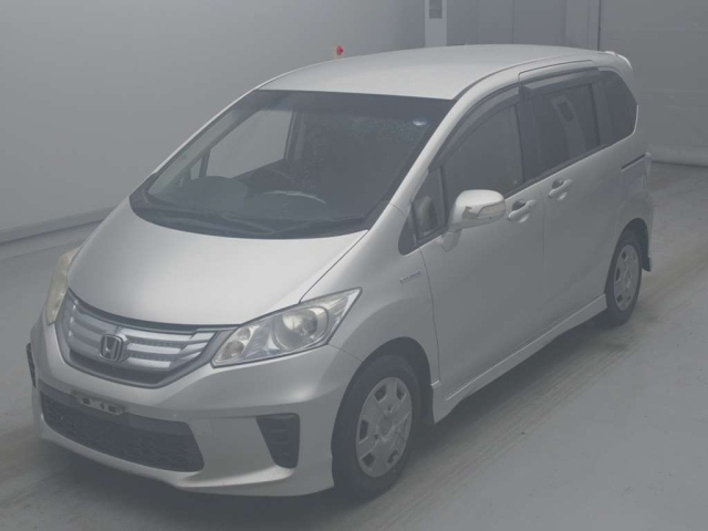 HONDA FREED — фото