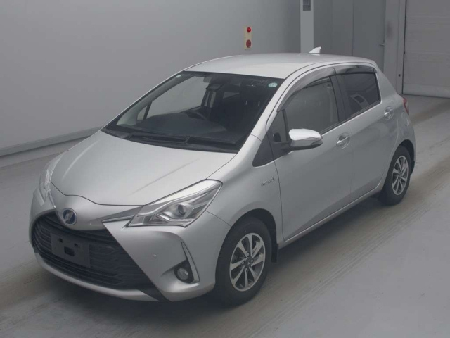 TOYOTA VITZ — фото