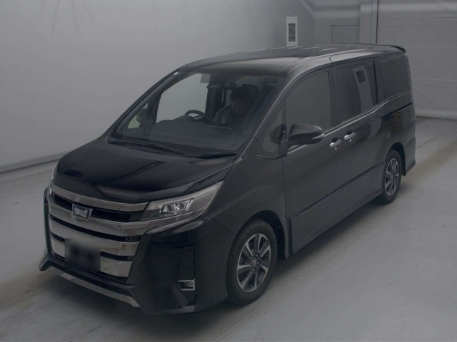 TOYOTA NOAH — фото