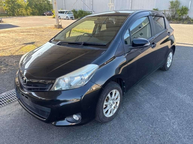 TOYOTA VITZ — фото