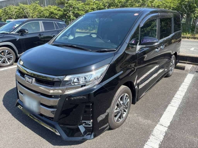 TOYOTA NOAH — фото
