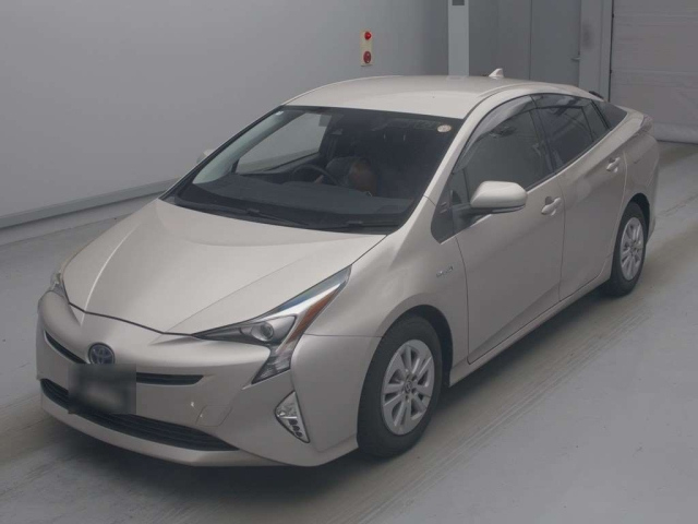TOYOTA PRIUS — фото