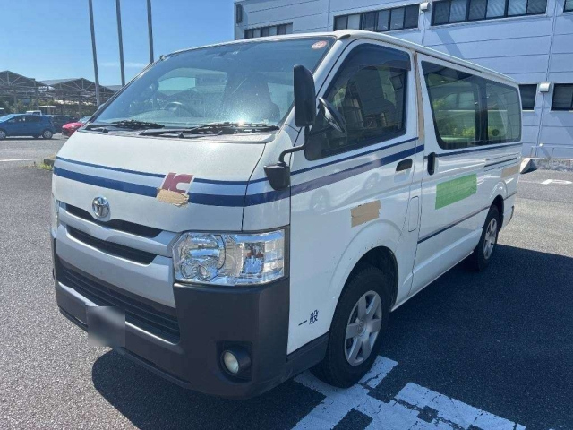 TOYOTA HIACE — фото