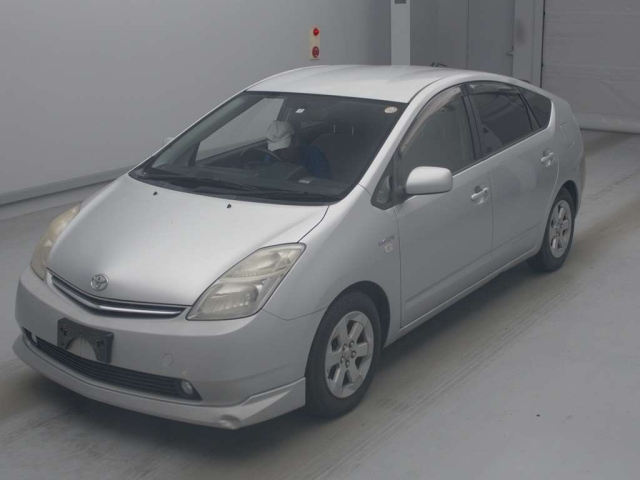 TOYOTA PRIUS — фото