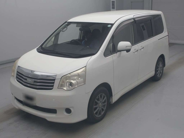 TOYOTA NOAH — фото