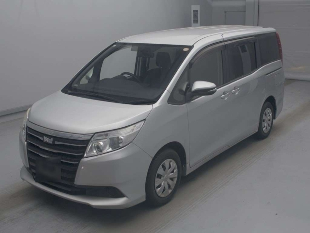 TOYOTA NOAH — фото