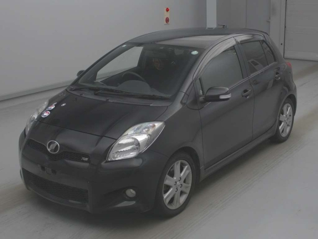 TOYOTA VITZ — фото