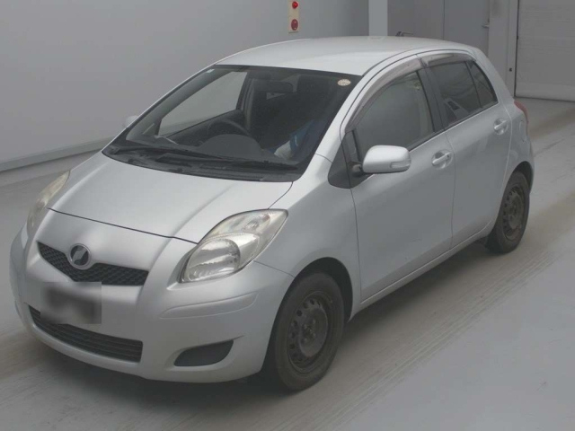 TOYOTA VITZ — фото