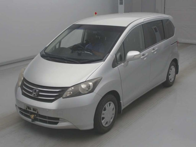HONDA FREED — фото
