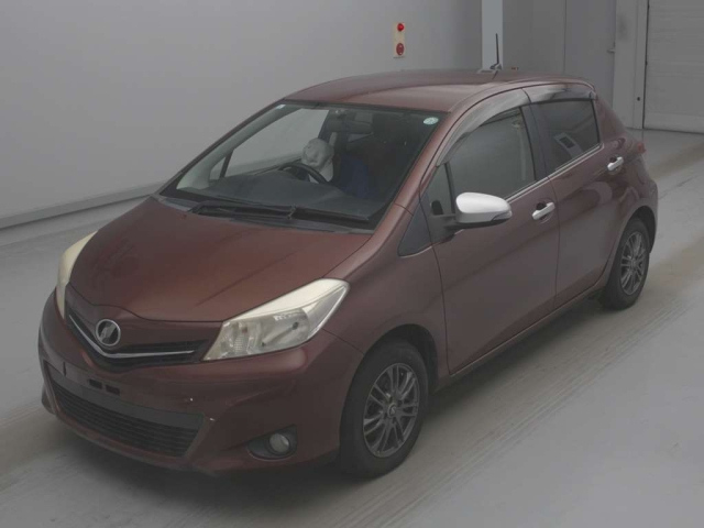 TOYOTA VITZ — фото