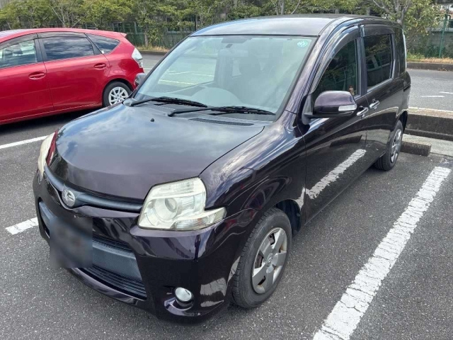TOYOTA SIENTA — фото