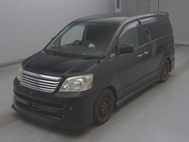 TOYOTA NOAH — фото