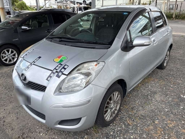 TOYOTA VITZ — фото