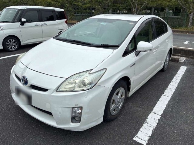 TOYOTA PRIUS — фото