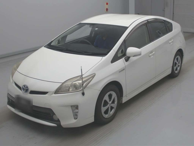 TOYOTA PRIUS — фото