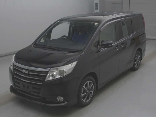 TOYOTA NOAH — фото
