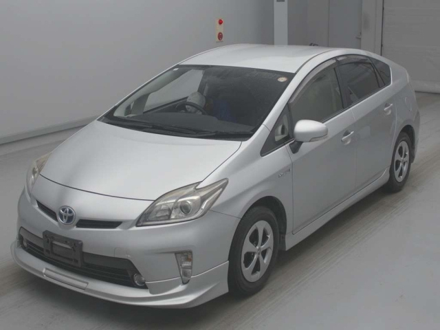 TOYOTA PRIUS — фото
