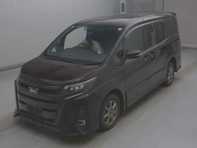 TOYOTA NOAH — фото