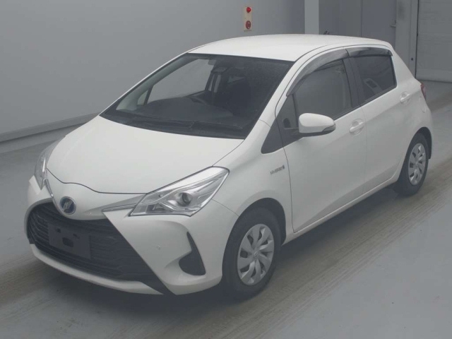 TOYOTA VITZ — фото