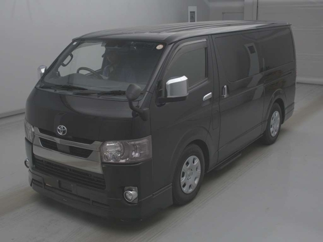 TOYOTA HIACE — фото