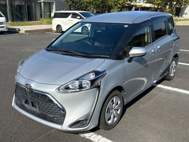TOYOTA SIENTA — фото