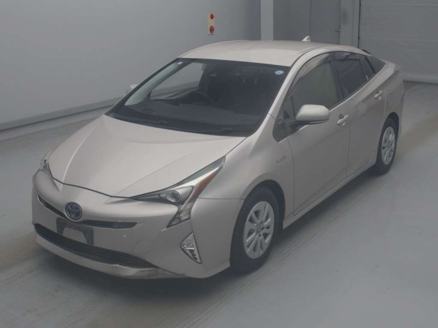TOYOTA PRIUS — фото