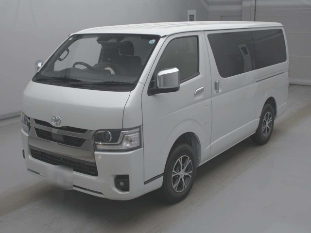 TOYOTA HIACE — фото