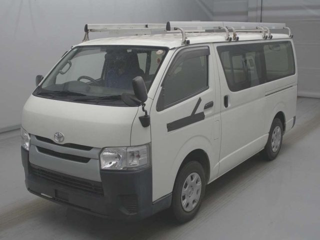 TOYOTA HIACE — фото