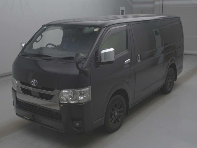 TOYOTA HIACE — фото