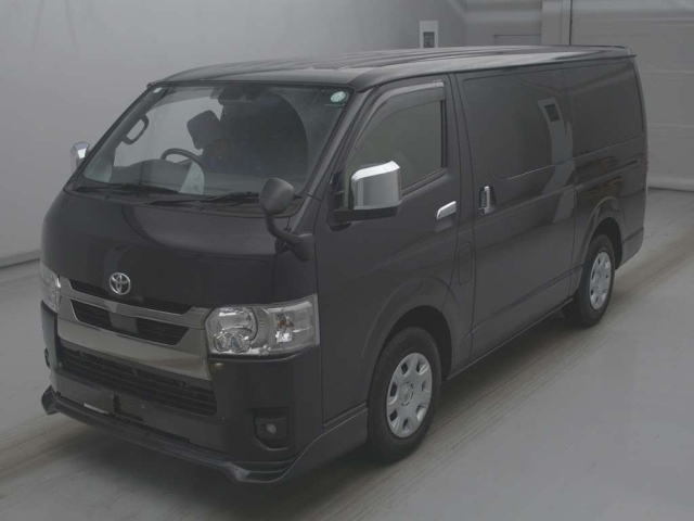 TOYOTA HIACE — фото