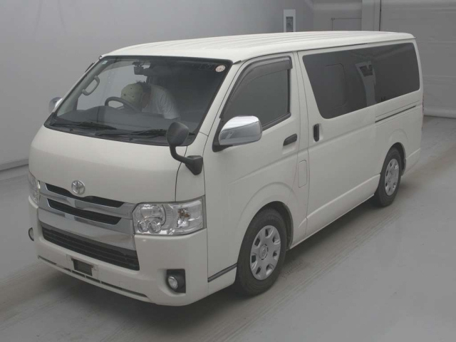 TOYOTA HIACE — фото