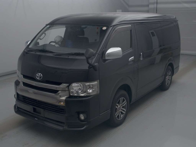 TOYOTA HIACE — фото