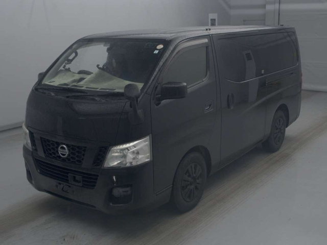 NISSAN CARAVAN — фото